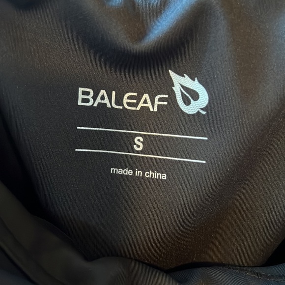 EUC baleaf black leggings with pockets - Picture 7 of 10